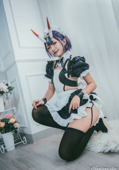 按摩的女大学生