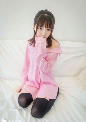 秘书伺候老板玩3p