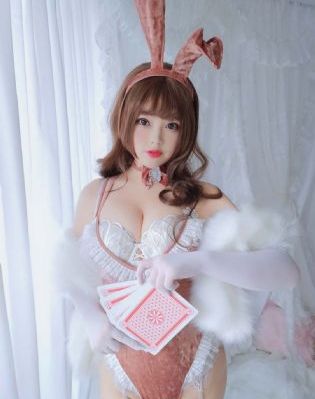 男模全身脱得精光gay